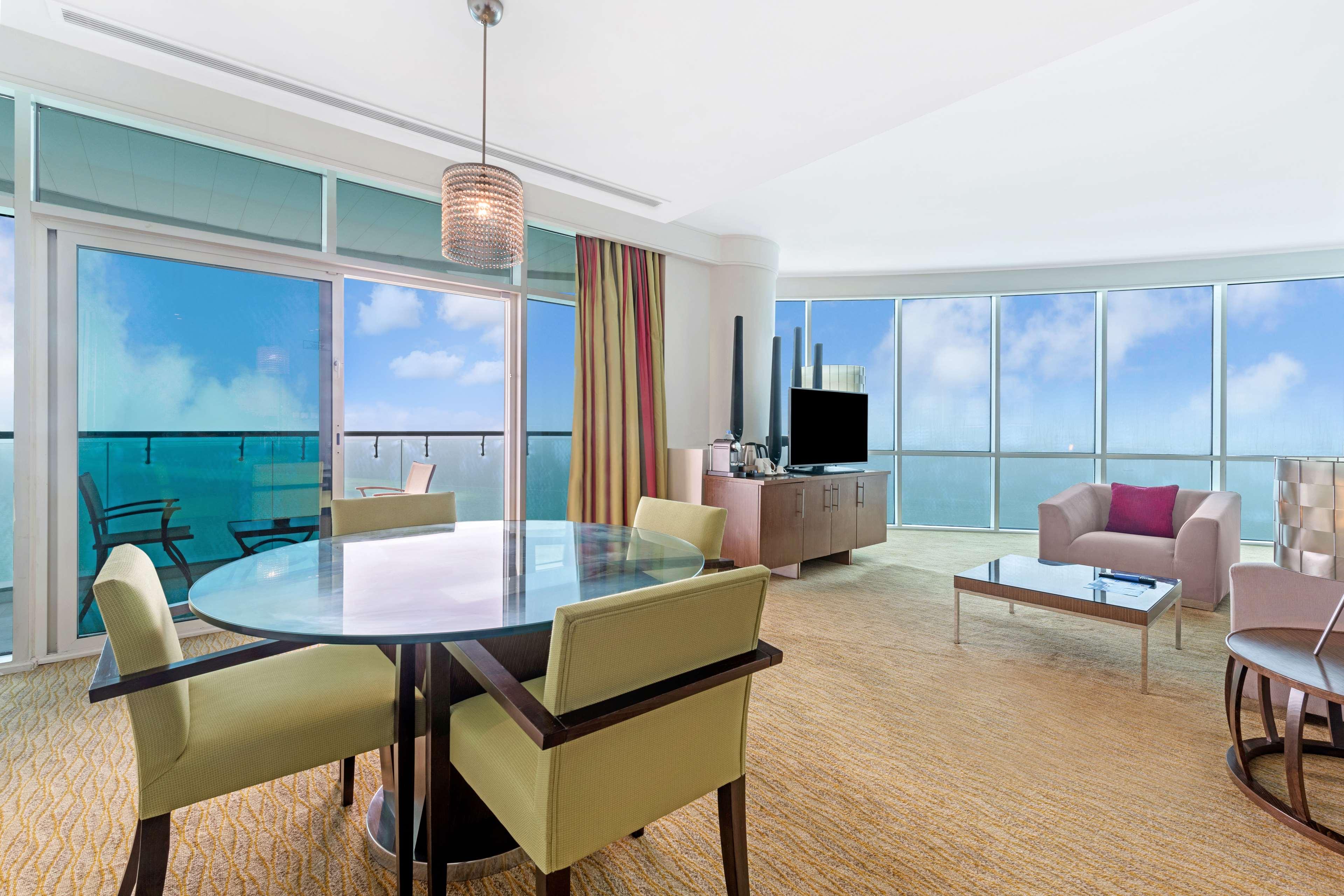 فندق Hilton Doha | حجز الفنادق بأفضل الأسعار والعروض - سندباد لکل رحلاتک
