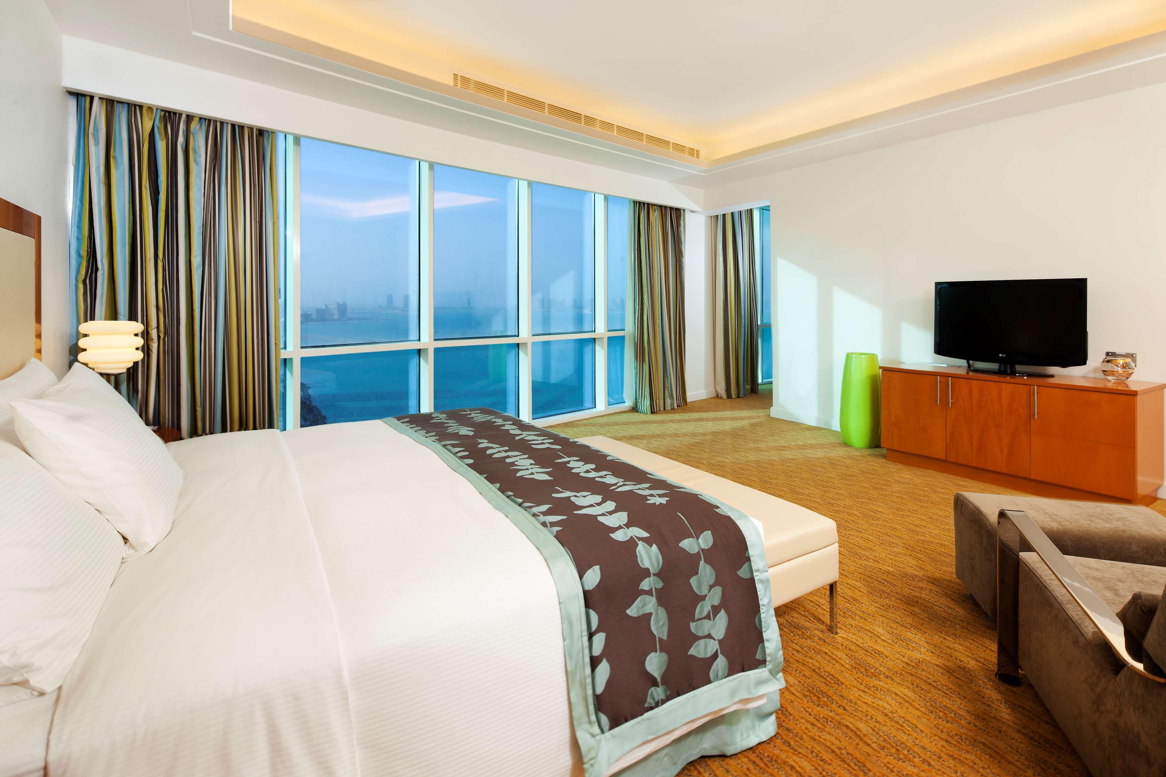 فندق Hilton Doha | حجز الفنادق بأفضل الأسعار والعروض - سندباد لکل رحلاتک