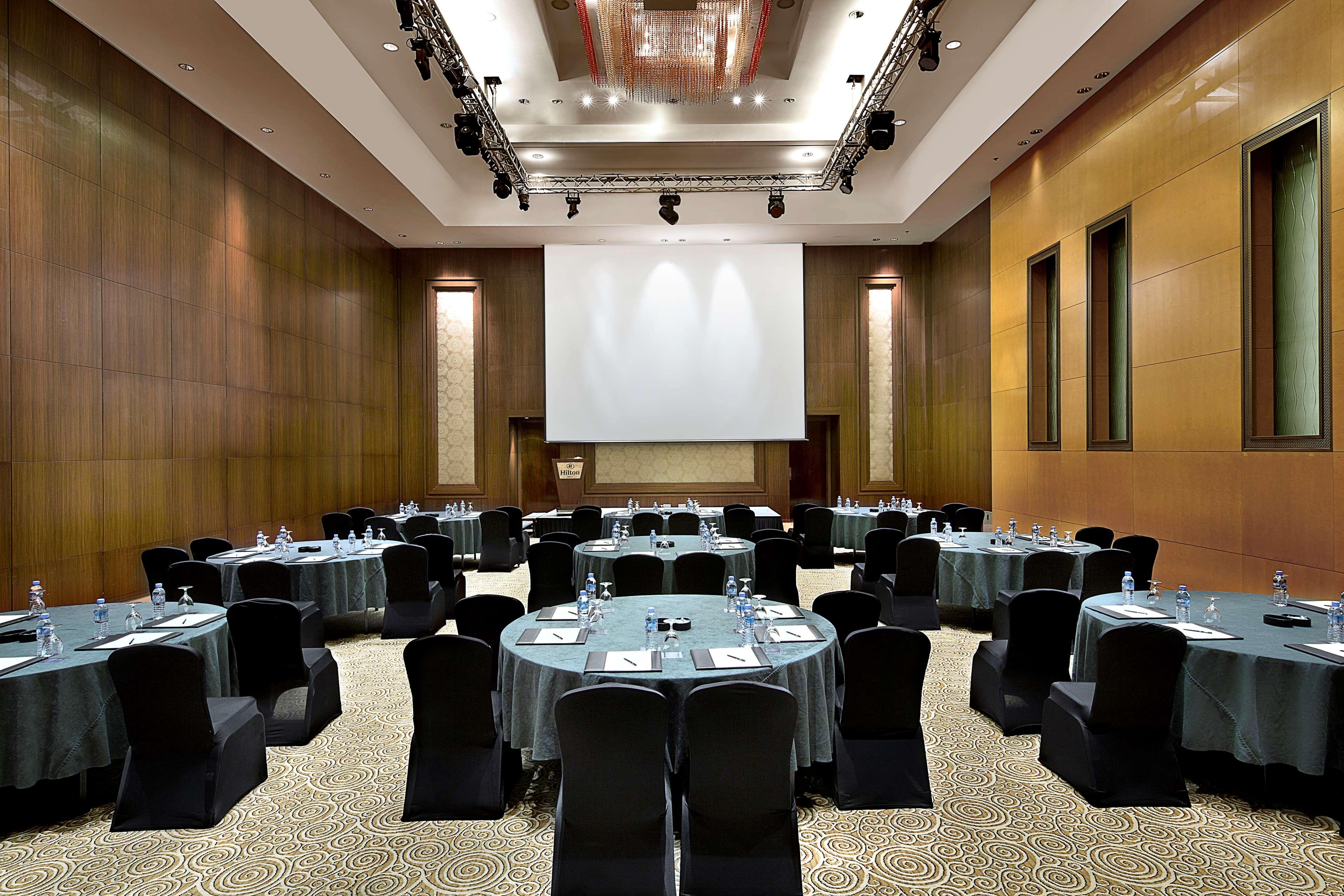 فندق Hilton Doha | حجز الفنادق بأفضل الأسعار والعروض - سندباد لکل رحلاتک