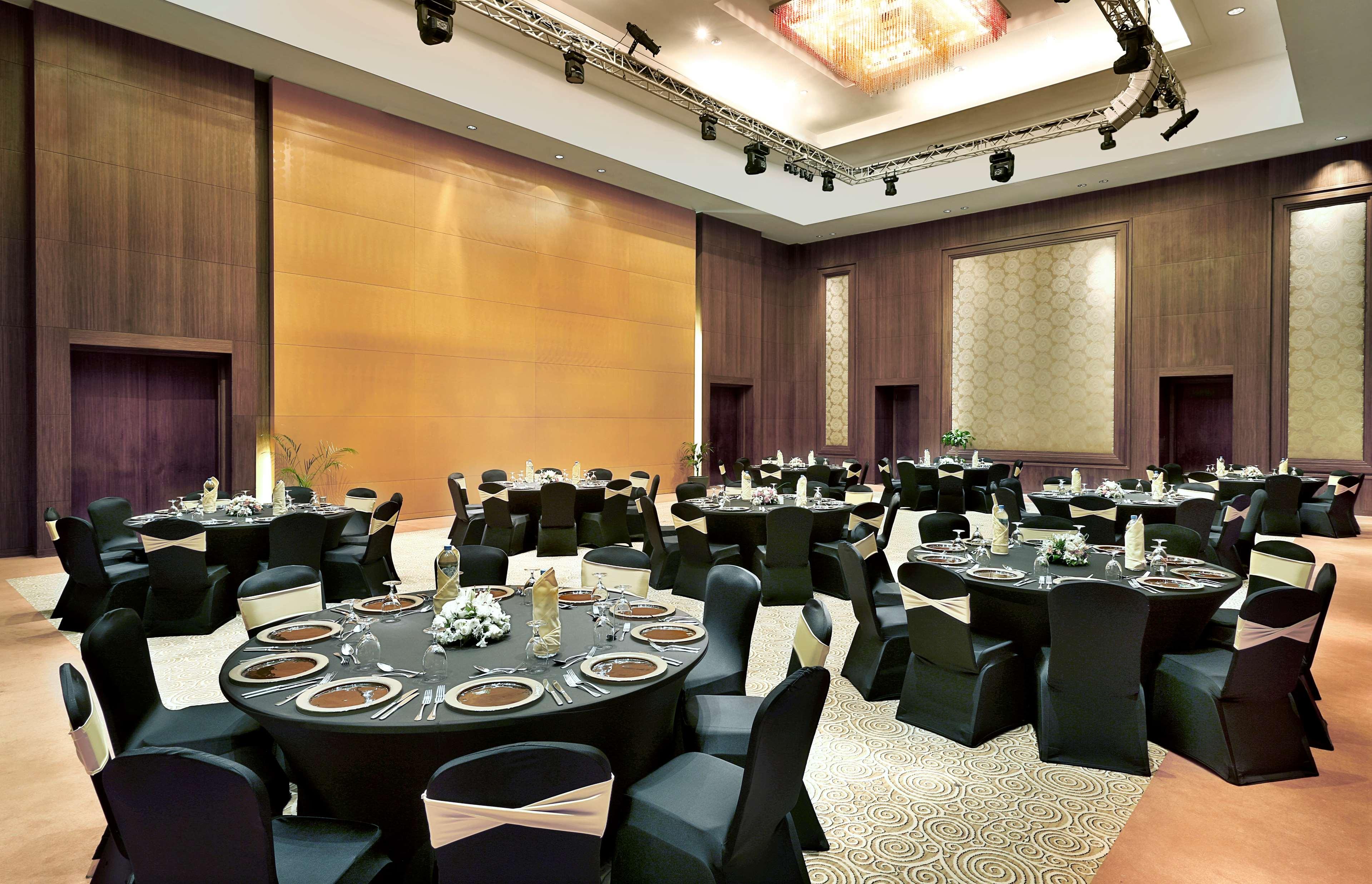 فندق Hilton Doha | حجز الفنادق بأفضل الأسعار والعروض - سندباد لکل رحلاتک