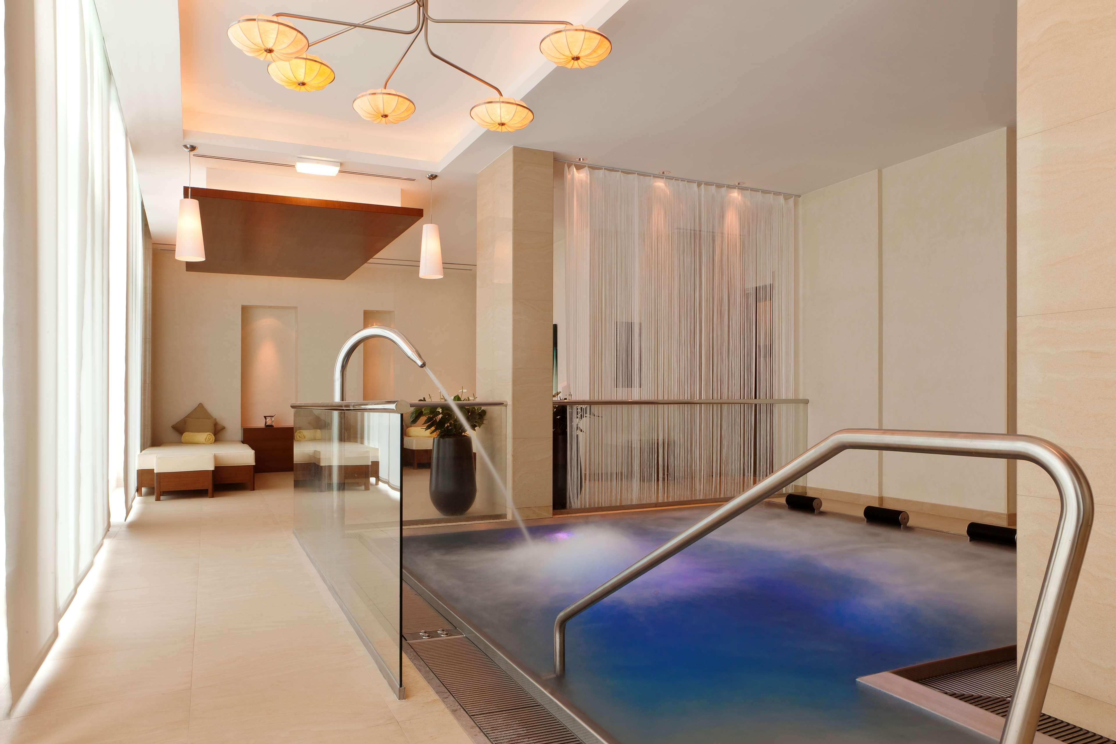 فندق Hilton Doha | حجز الفنادق بأفضل الأسعار والعروض - سندباد لکل رحلاتک