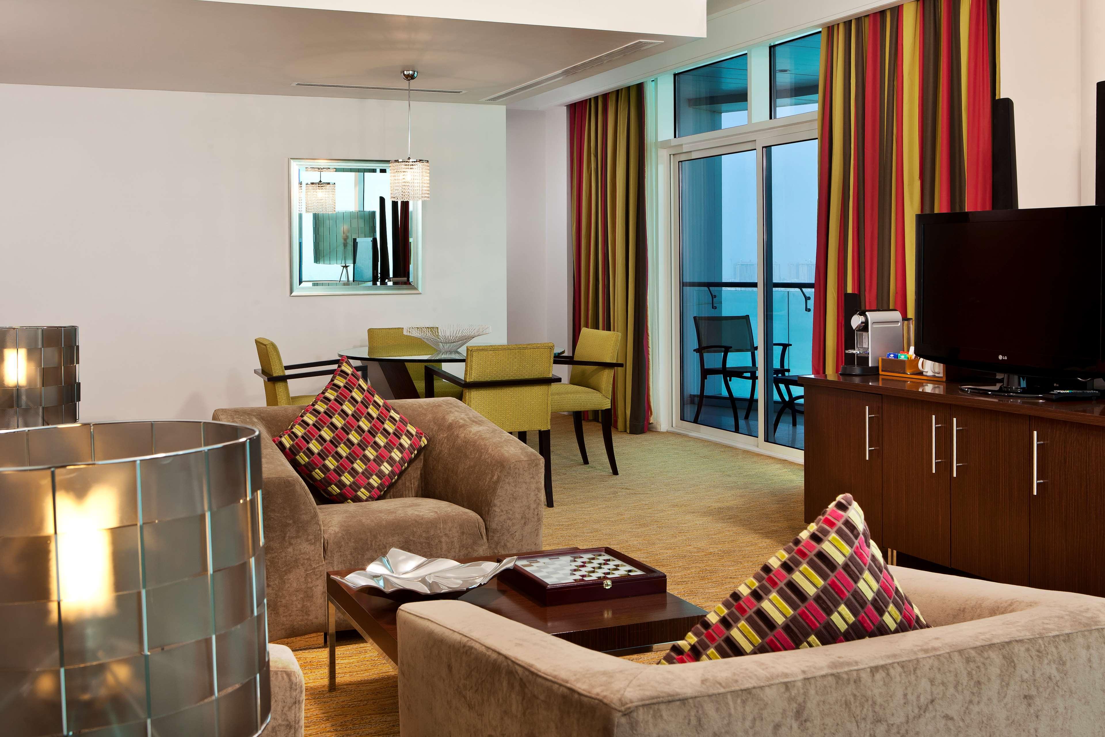 فندق Hilton Doha | حجز الفنادق بأفضل الأسعار والعروض - سندباد لکل رحلاتک