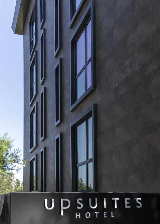 Upsuites Hotel