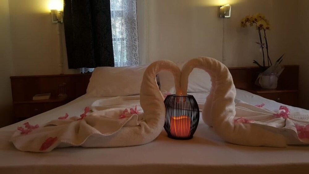 Palma Rosa Hotel (50Km Away From Antalya)