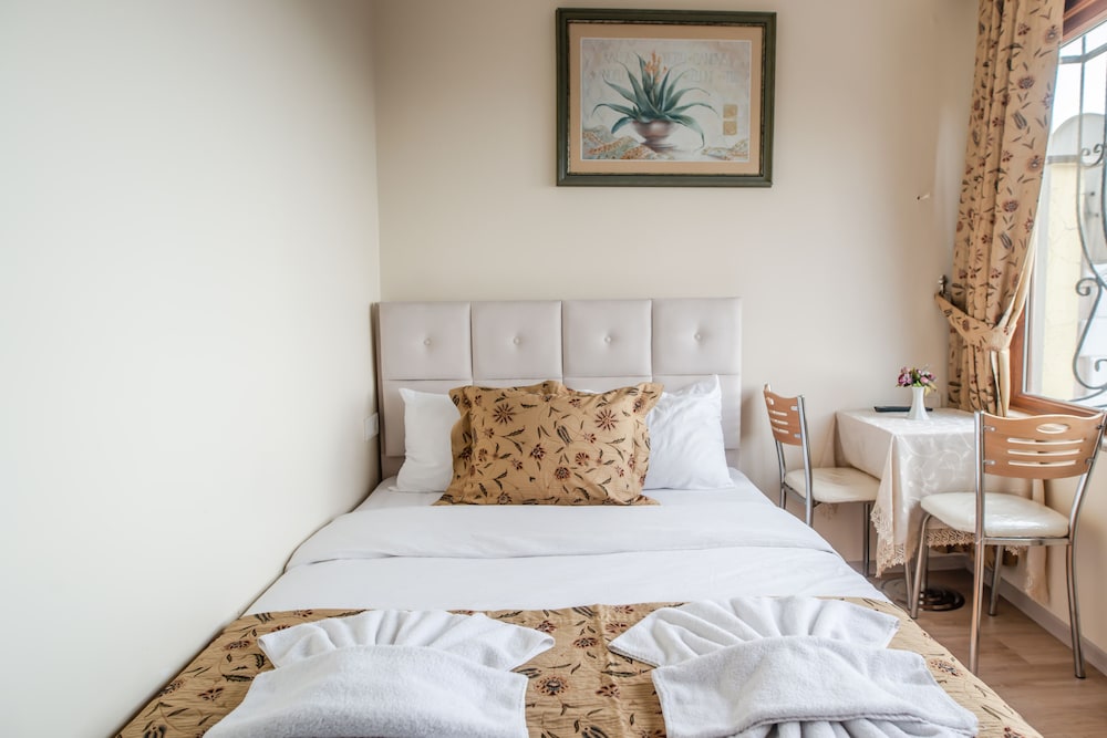 Camelot Apartment (No Front Desk Need To Contact Property 7 Days In Advance)