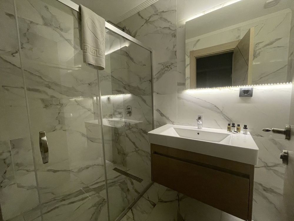 Le Luxe Suites Hotel And Spa