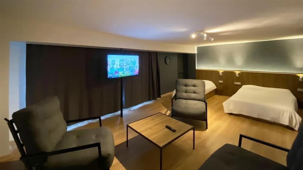 Casa Rosso Suite Hotel