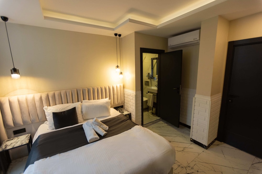 D Twins Plus Hotel (40Km Away From Istanbul)