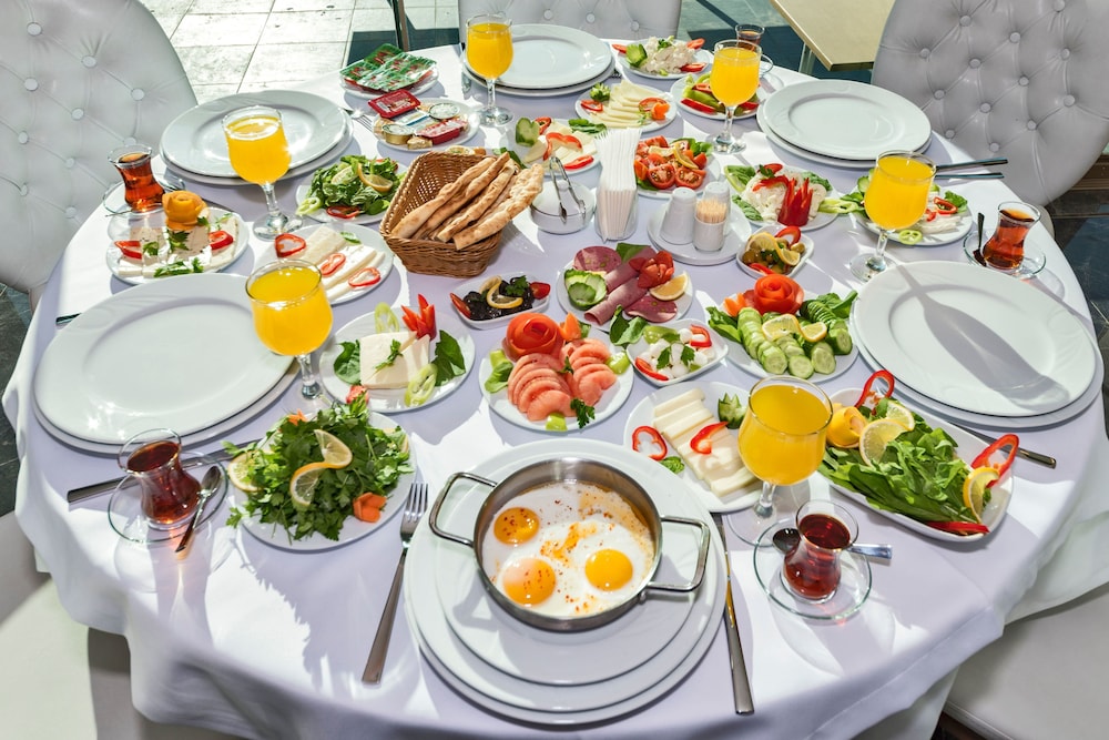 Cevheris Hotel