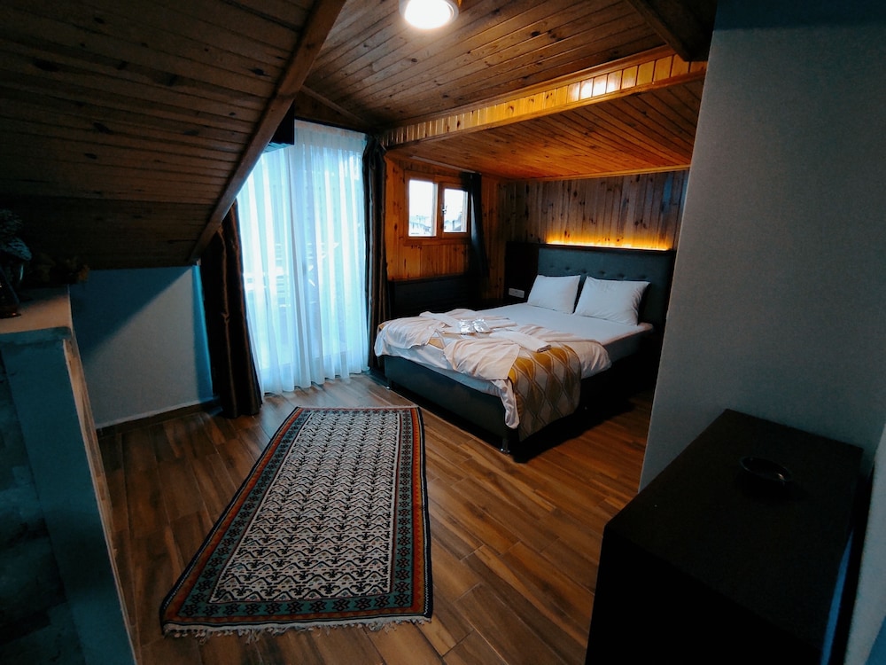 Hill River Hotel (114Km Away From Istanbul)