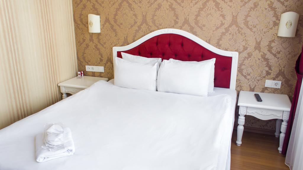 Grand Ninova Hotel (Also Known As Loor Hotel/Nova City Hotel)