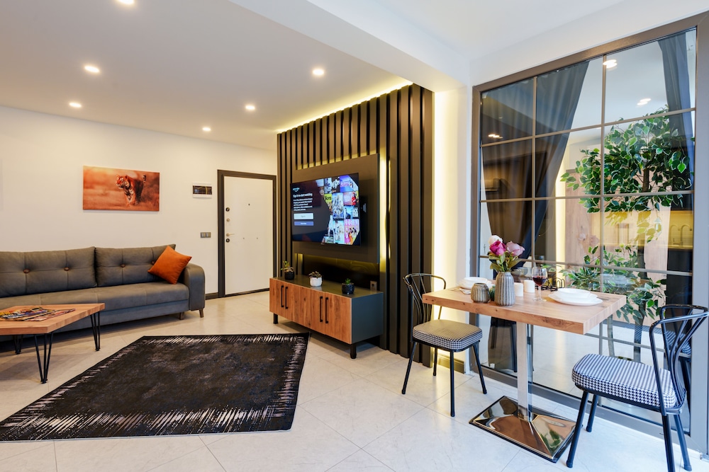 Mrt Suites Lara (16Km Away From Antalya)