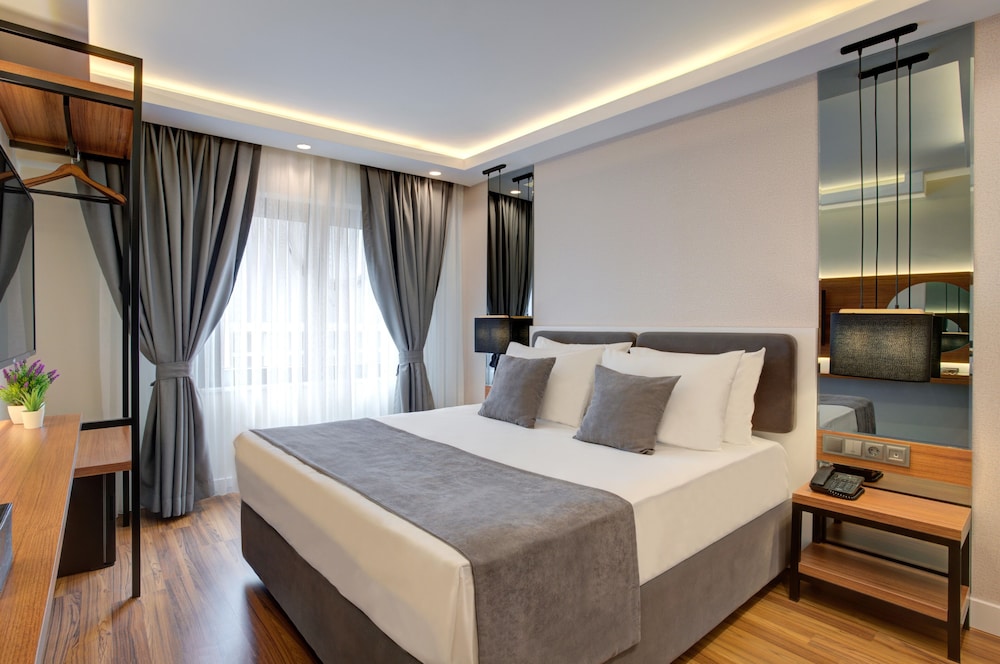 Depiero Hotel Karaka Y