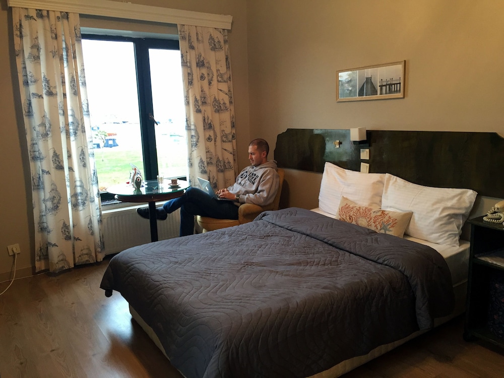 Airport Inn Hotel