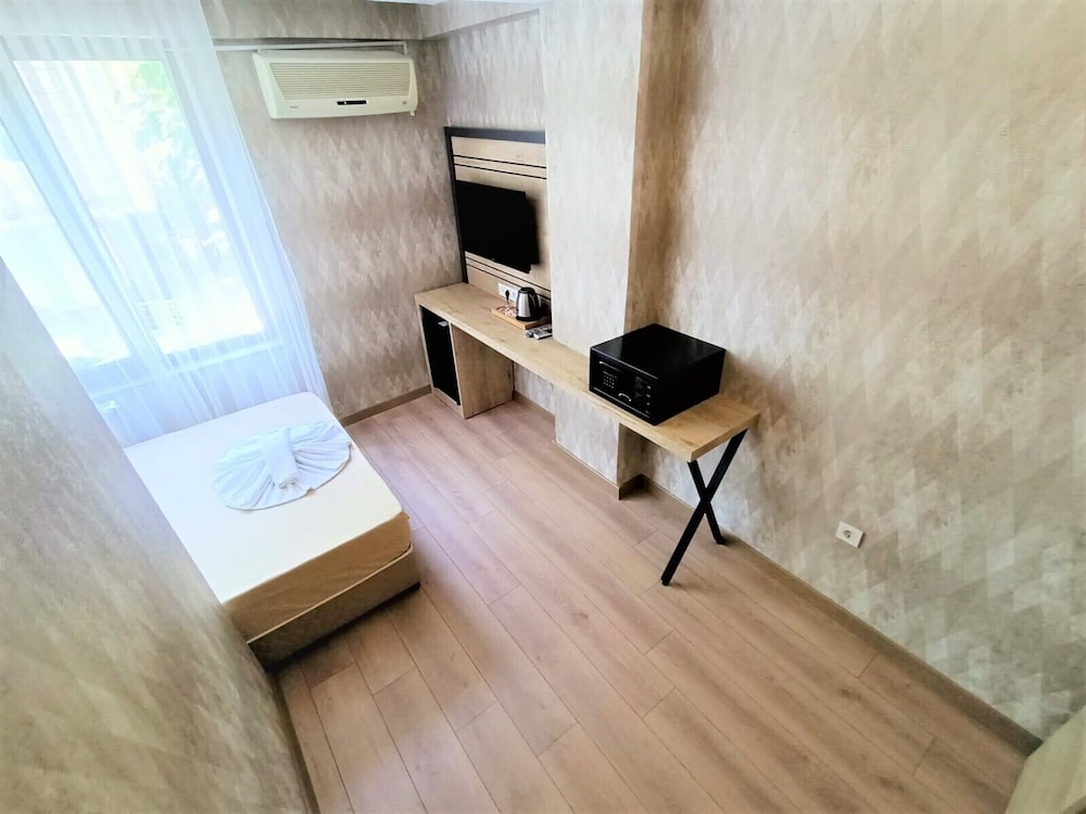 Avcilar Elit Hotel (29 Km Away From Istanbul)