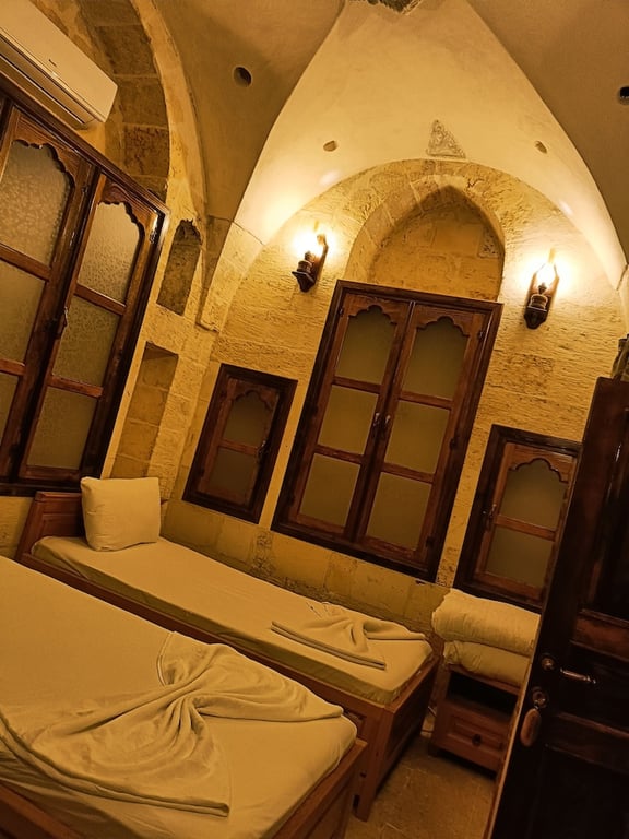 Nahrin Hotel And Art