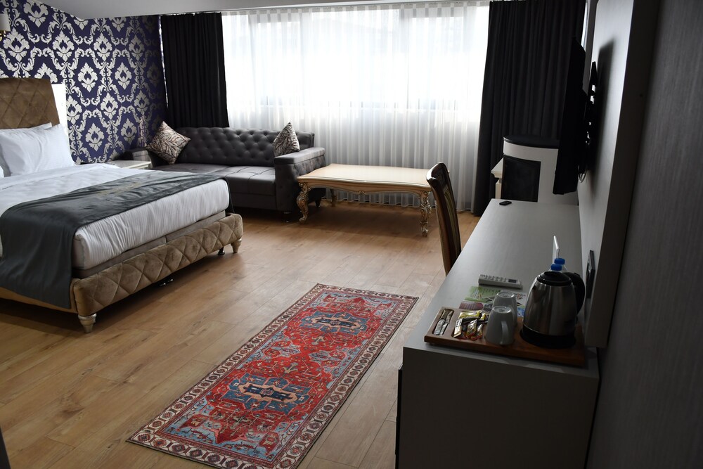 Hmz Luxury Hotel (37 Km Away From Istanbul)