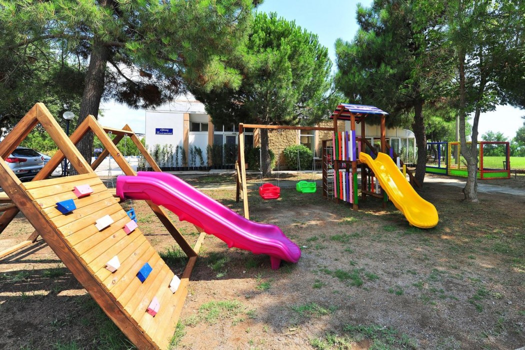 Afytos Akcay Tatil Koyu (10 Km Away From Edremit)