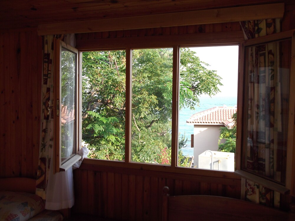 Selen Motel Side