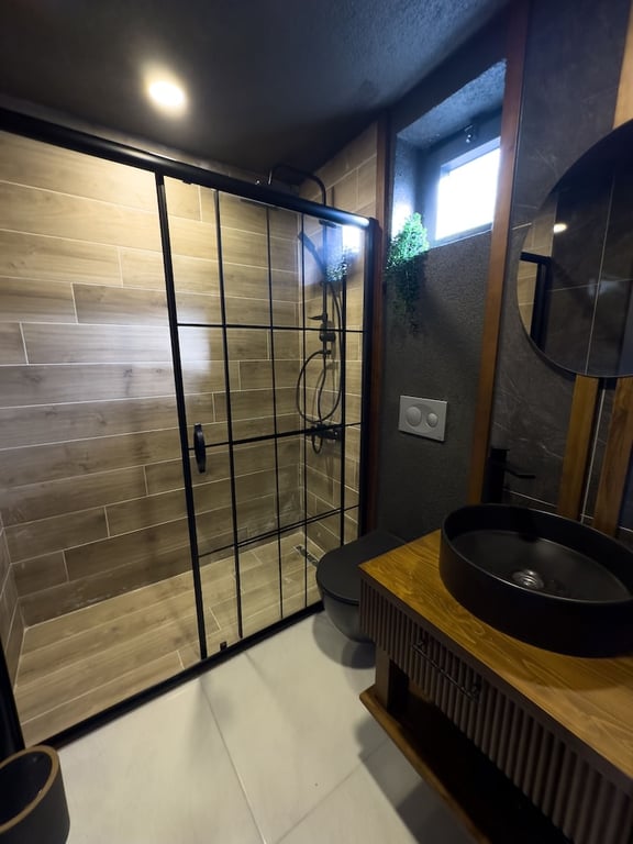 Wood Life Bungalow (limited Hours Front Desk Need To Contact Property In Advance)