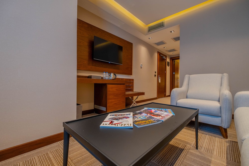 B İstanbul Hotel (19km Away From Istanbul)