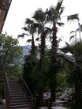 Kromer Garden Hotel (26Km Away From Antalya)