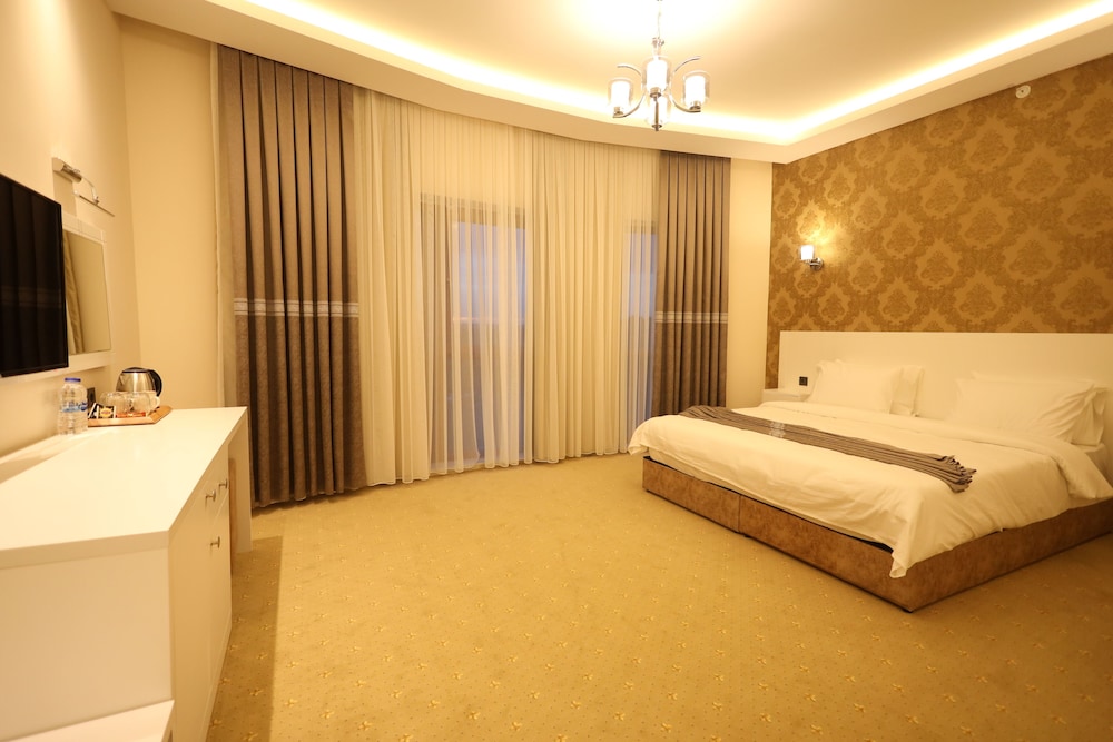 Green Roof Boutique Hotel And Spa (55km Away From Istanbul)