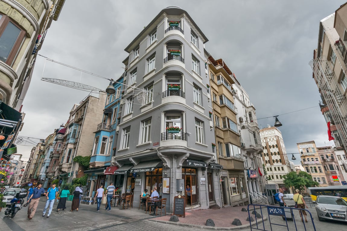 IQ Hotel