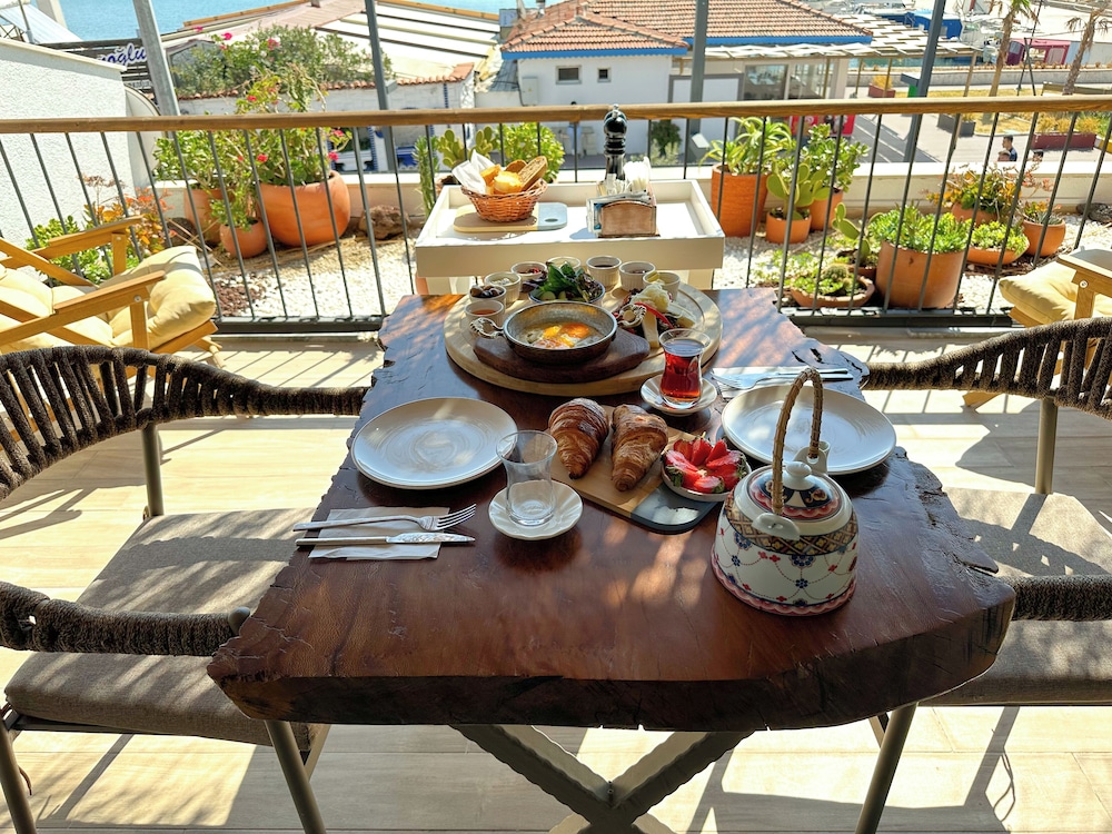 Donmez Otel(48Km Away From Izmir)