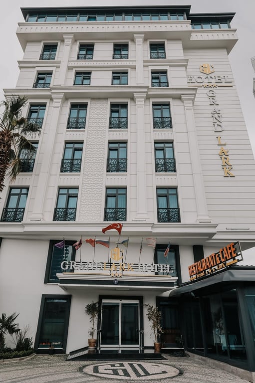 Grand Lark Otel