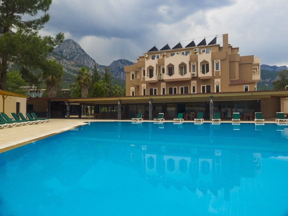 Alexius Beach Hotel All Inclusive (32 Km Away From Antalya)
