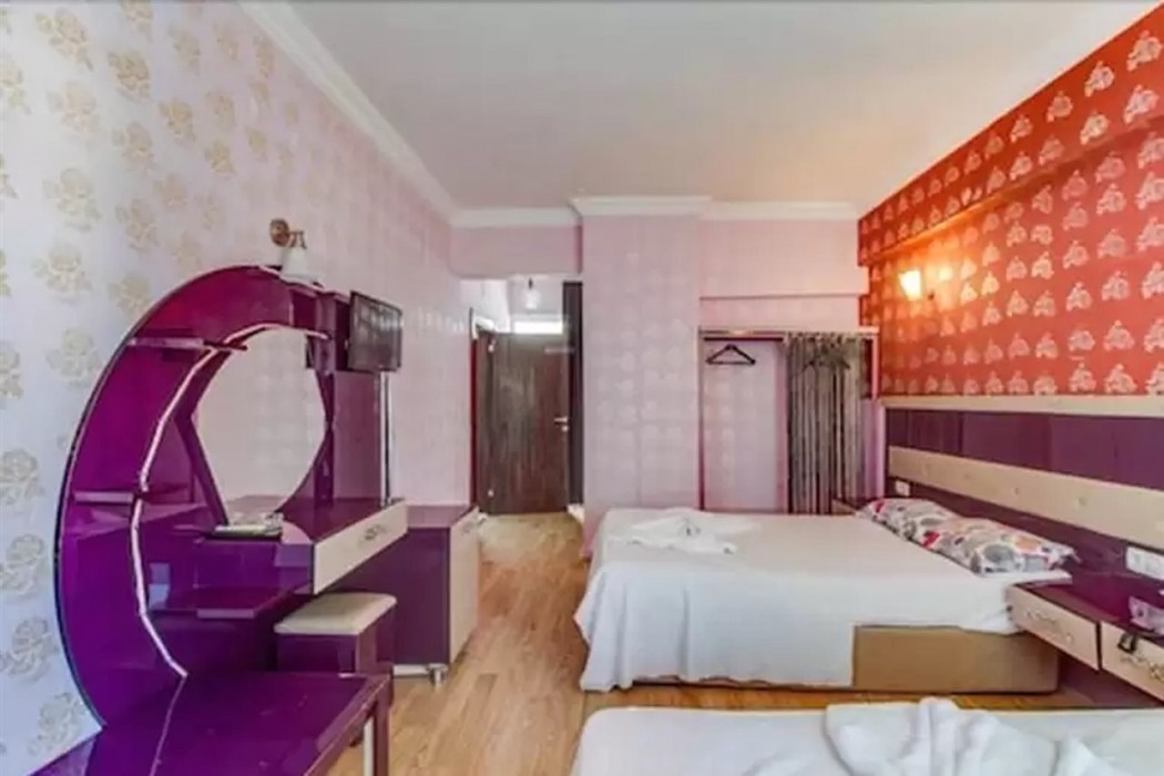 Rozz Hotel