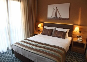 Tuzla Town Hotel (45 Km Away From Istanbul)