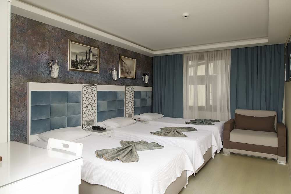 River Hotel