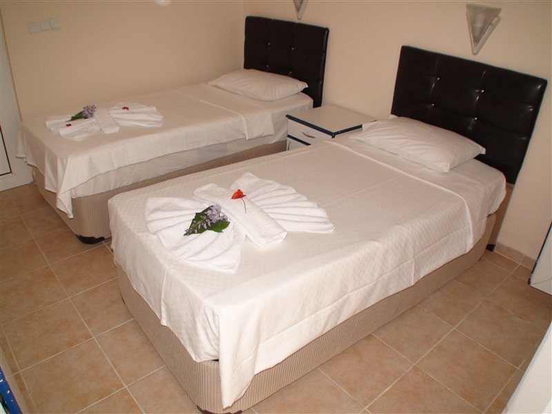 Naz Garden Apart Hotel (72 Km Away From Antalya)