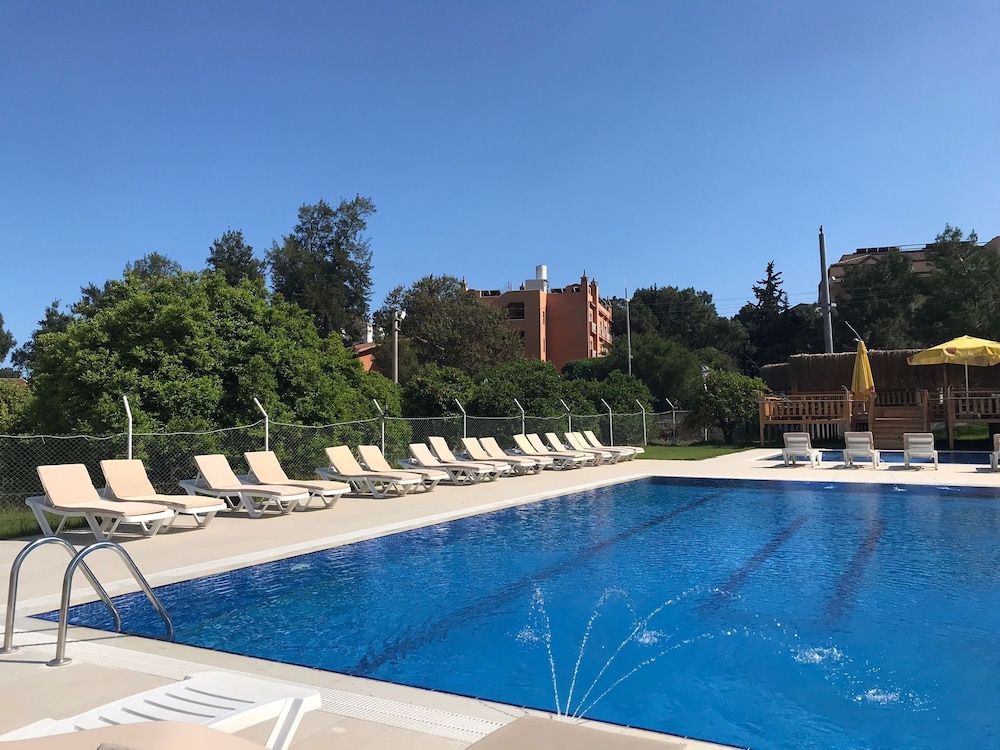 Dream Town Hotel And Restaurant (58 Km Away From Antalya)