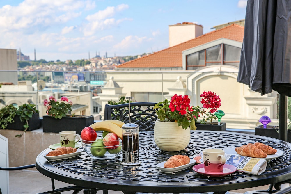 No 8 Galata