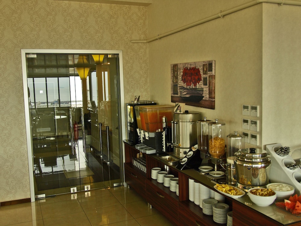 Gold Hotel
