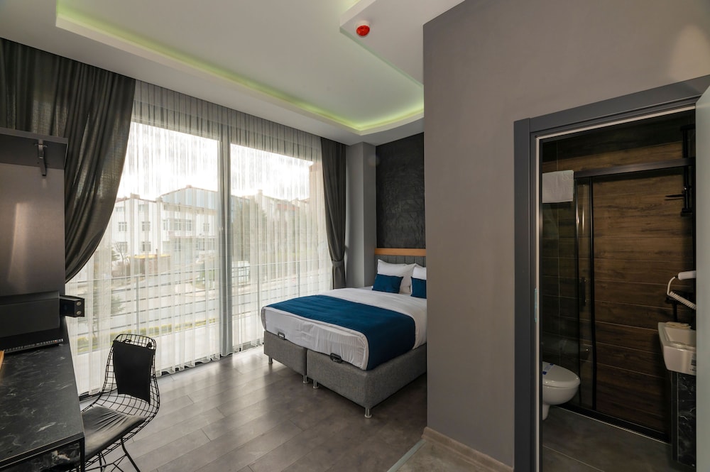Melanj Airport Hotel (38 Km Away From Istanbul)