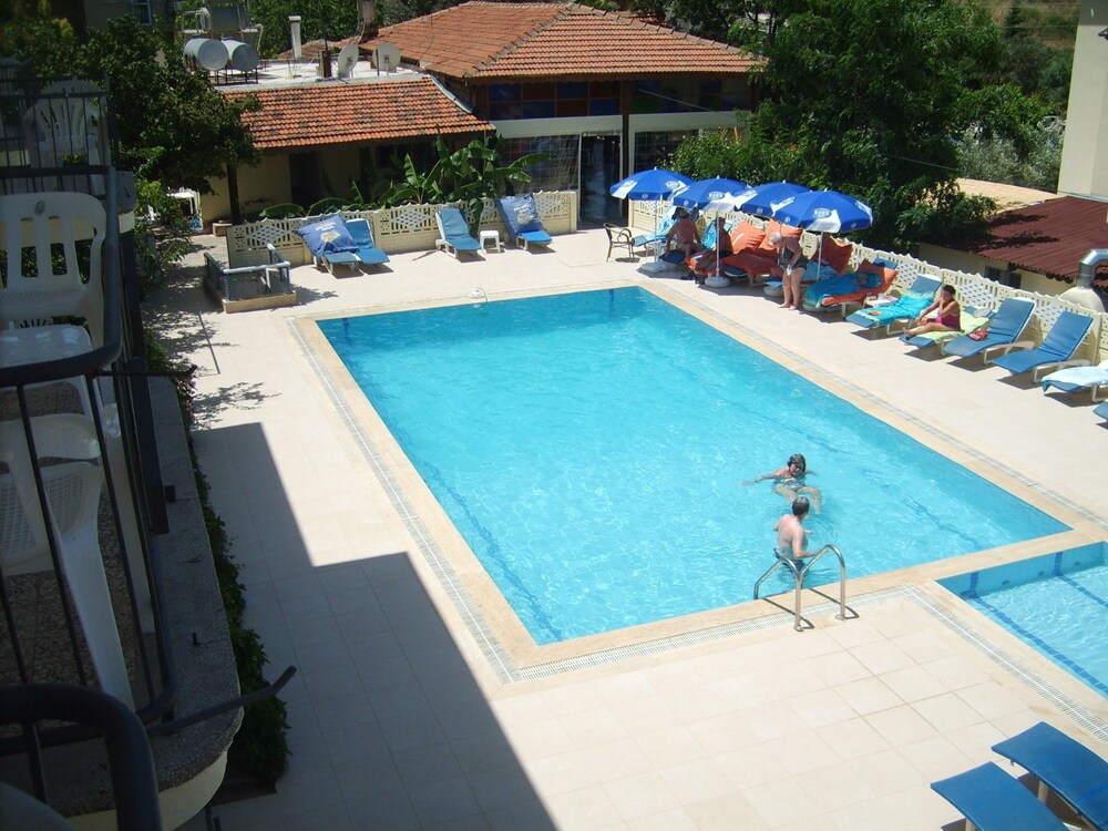 Cennet Hotel