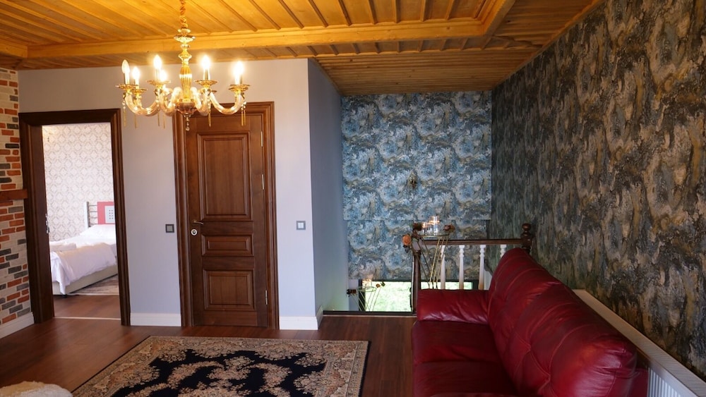 Poison Garden Suite And Spa