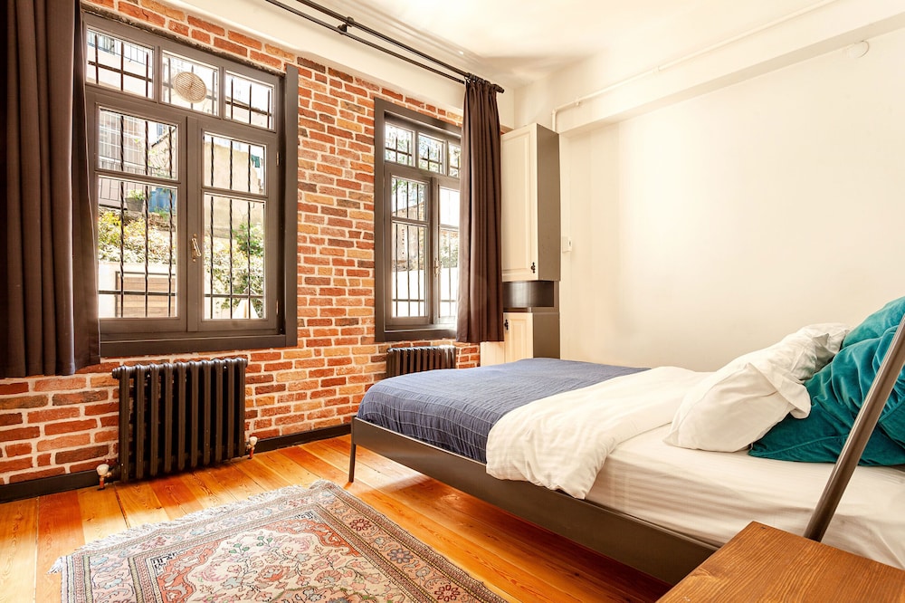 Olympia Flats By Oval (no Front Desk)