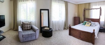 Sofia Residence (no Front Desk Need To Contact Property 7 Days In Advance)