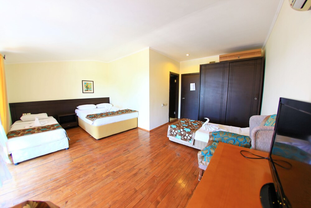 Beldibi Beach Hotel (also Known As Venus Hotel )(27km Away From Antalya)