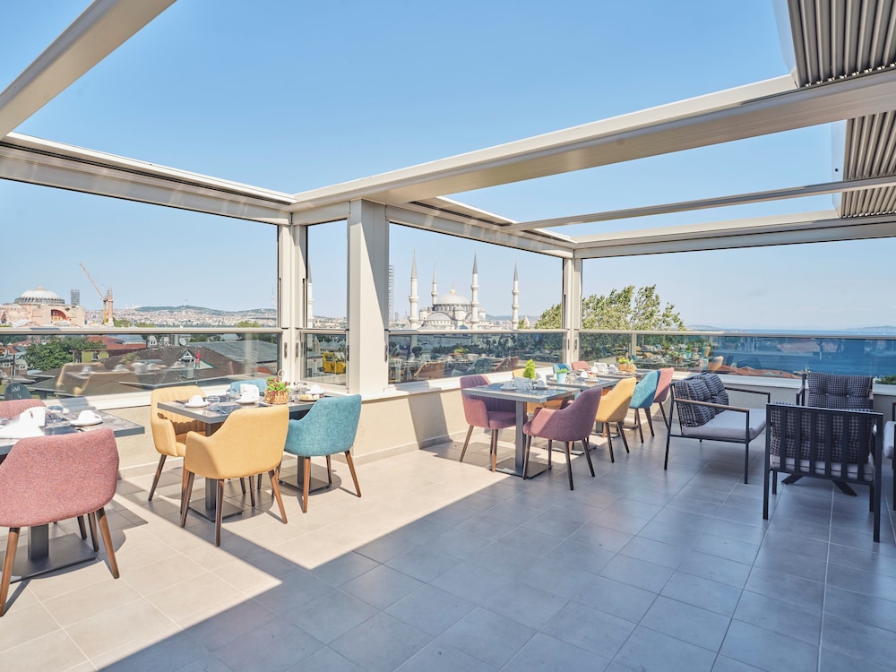 Four G Hotel Premium