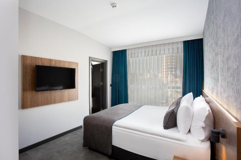 Falcon 1511 Hotel