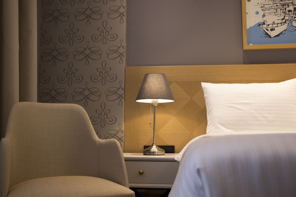 Four G Hotel