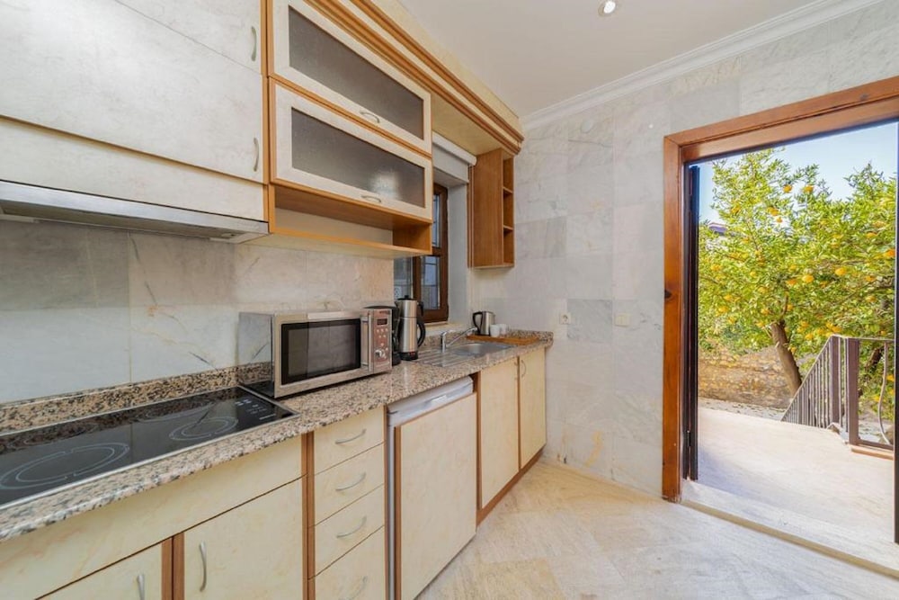 Fiore Garden Suites (Also Known As Fiore Garden Suites By Alp Pasa)