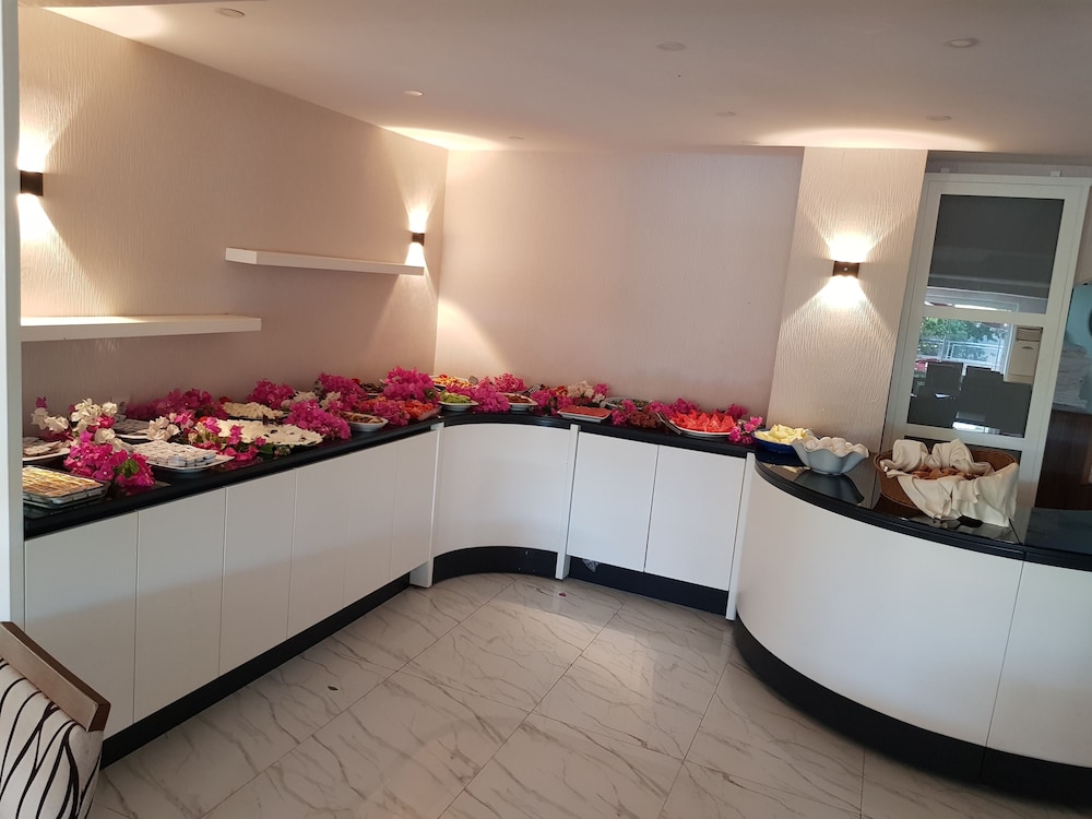 Bir Hotel