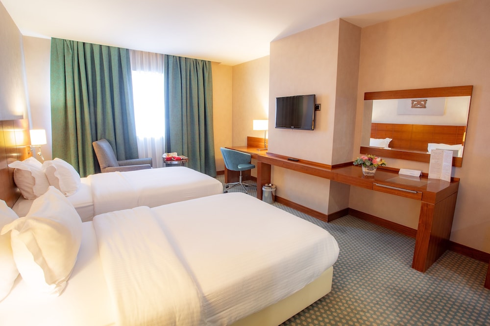 Nevali Hotel And Convention Center